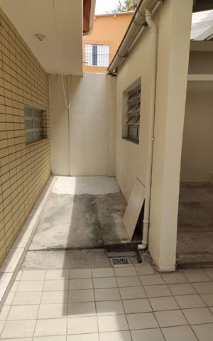 Casa à venda com 135m², 2 quartos e 2 vagas Casa à venda com 135m², 2 quartos e 2 vagasÁrea externa