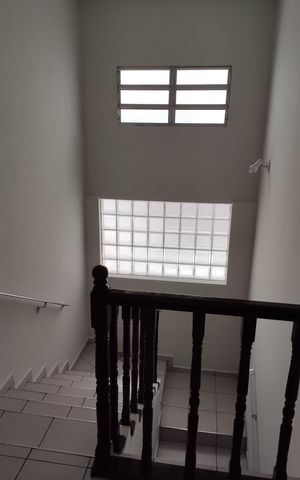 Casa à venda com 135m², 2 quartos e 2 vagas Casa à venda com 135m², 2 quartos e 2 vagasSala