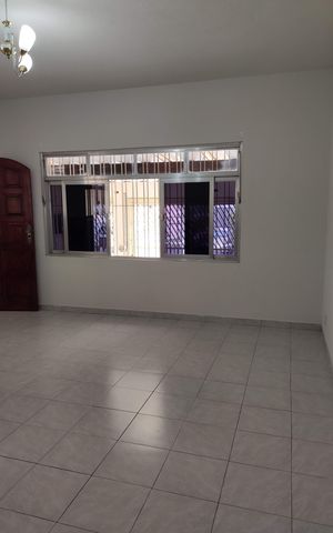Casa à venda com 135m², 2 quartos e 2 vagas Casa à venda com 135m², 2 quartos e 2 vagasSala