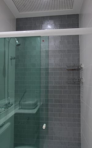 Casa de condomínio à venda com 119m², 4 quartos e 2 vagasBanheiro da suíte 
