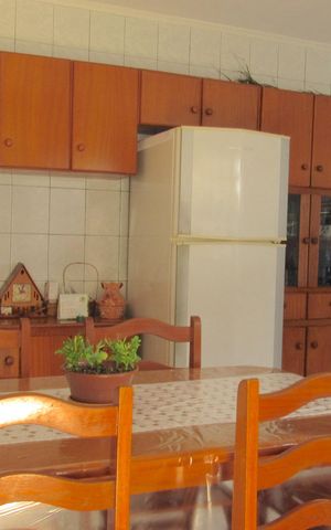 Casa à venda com 231m², 3 quartos e 2 vagasCozinha