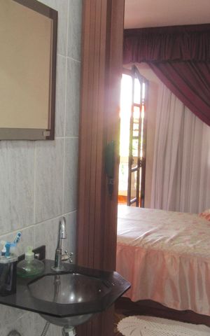 Casa à venda com 231m², 3 quartos e 2 vagasBanheiro da Suíte