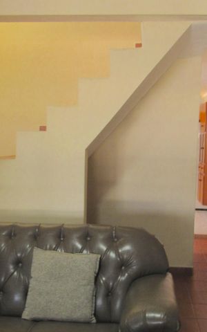 Casa à venda com 231m², 3 quartos e 2 vagasSala