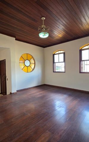 Casa à venda com 222m², 3 quartos e 2 vagas Casa à venda com 222m², 3 quartos e 2 vagasQuarto 4