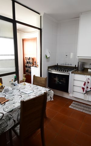 Apartamento à venda com 198m², 4 quartos e 2 vagasCozinha