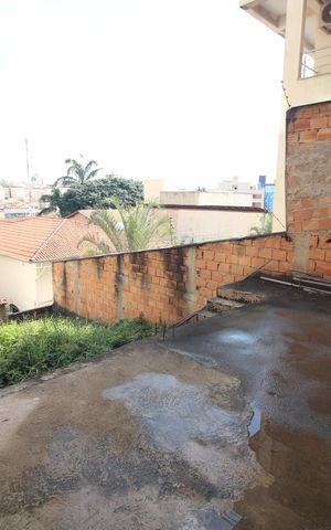 Casa à venda com 305m², 3 quartos e 2 vagasQuintal