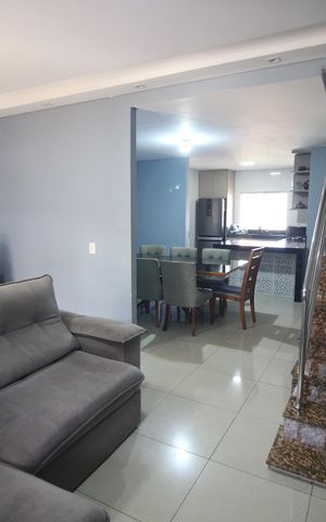 Casa à venda com 305m², 3 quartos e 2 vagasSala