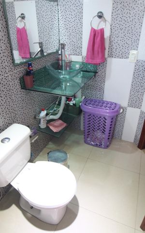 Casa à venda com 305m², 3 quartos e 2 vagasBanheiro 2