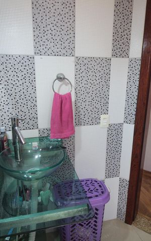 Casa à venda com 305m², 3 quartos e 2 vagasBanheiro 2