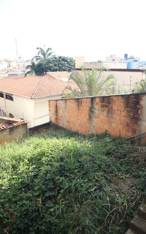Casa à venda com 305m², 3 quartos e 2 vagasQuintal