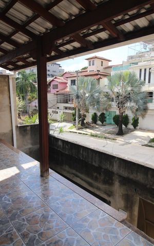 Casa à venda com 305m², 3 quartos e 2 vagasVaranda