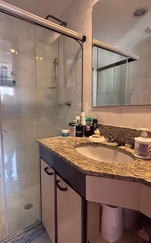 Apartamento à venda com 221m², 3 quartos e 4 vagas Apartamento à venda com 221m², 3 quartos e 4 vagasBanheiro do Quarto 1