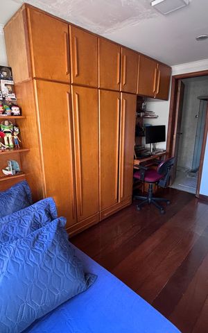 Apartamento à venda com 221m², 3 quartos e 4 vagas Apartamento à venda com 221m², 3 quartos e 4 vagasQuarto 1