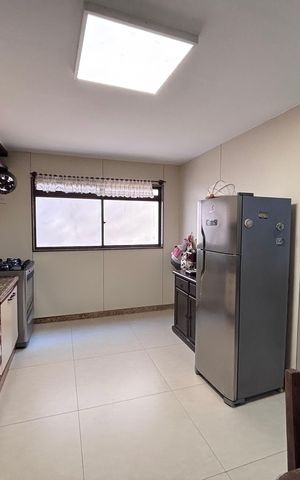 Apartamento à venda com 221m², 3 quartos e 4 vagas Apartamento à venda com 221m², 3 quartos e 4 vagasCozinha