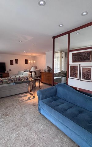 Apartamento à venda com 221m², 3 quartos e 4 vagas Apartamento à venda com 221m², 3 quartos e 4 vagasSala