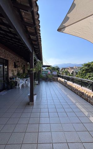Apartamento à venda com 221m², 3 quartos e 4 vagas Apartamento à venda com 221m², 3 quartos e 4 vagasVaranda