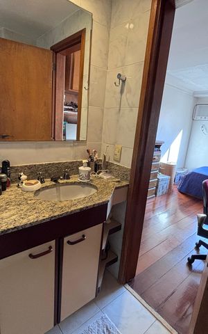 Apartamento à venda com 221m², 3 quartos e 4 vagas Apartamento à venda com 221m², 3 quartos e 4 vagasBanheiro do Quarto 1