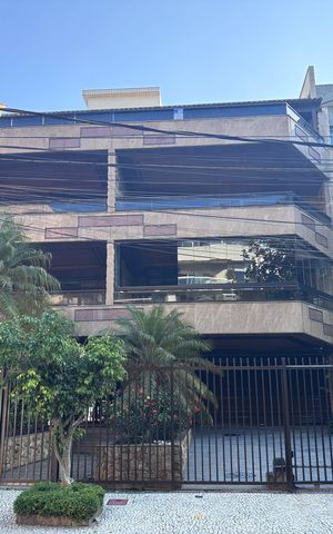 Apartamento à venda com 221m², 3 quartos e 4 vagas Apartamento à venda com 221m², 3 quartos e 4 vagasPlaquinha