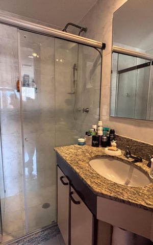 Apartamento à venda com 221m², 3 quartos e 4 vagas Apartamento à venda com 221m², 3 quartos e 4 vagasBanheiro do Quarto 1