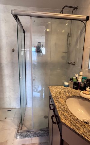 Apartamento à venda com 221m², 3 quartos e 4 vagas Apartamento à venda com 221m², 3 quartos e 4 vagasBanheiro do Quarto 1