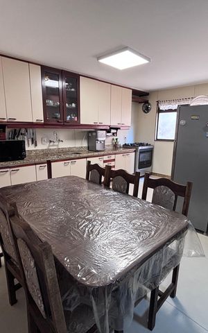 Apartamento à venda com 221m², 3 quartos e 4 vagas Apartamento à venda com 221m², 3 quartos e 4 vagasCozinha
