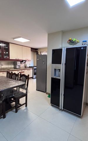 Apartamento à venda com 221m², 3 quartos e 4 vagas Apartamento à venda com 221m², 3 quartos e 4 vagasCozinha