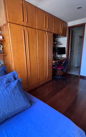 Apartamento à venda com 221m², 3 quartos e 4 vagas Apartamento à venda com 221m², 3 quartos e 4 vagasQuarto 1