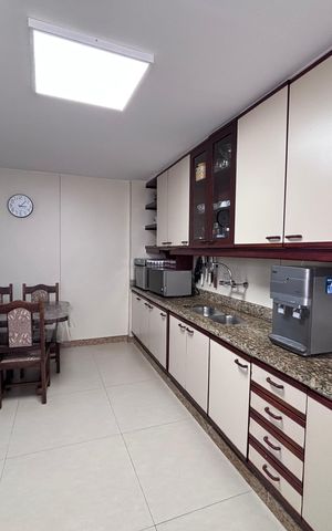 Apartamento à venda com 221m², 3 quartos e 4 vagas Apartamento à venda com 221m², 3 quartos e 4 vagasCozinha