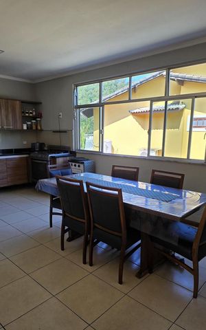 Casa de condomínio à venda com 507m², 5 quartos e 4 vagas Casa de condomínio à venda com 507m², 5 quartos e 4 vagasCozinha