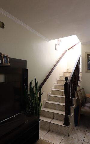 Casa à venda com 182m², 4 quartos e 2 vagasSala 
