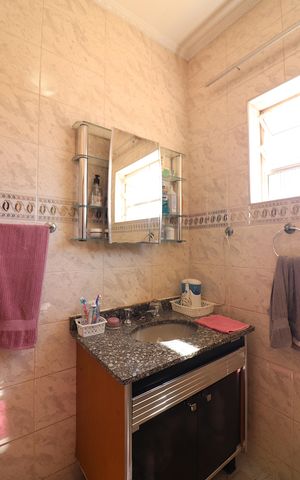 Casa à venda com 182m², 4 quartos e 2 vagasBanheiro Social