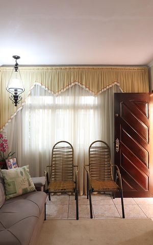 Casa à venda com 182m², 4 quartos e 2 vagasSala 