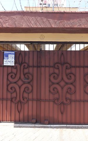 Casa à venda com 182m², 4 quartos e 2 vagasFachada