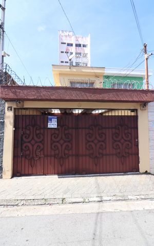 Casa à venda com 182m², 4 quartos e 2 vagasFachada