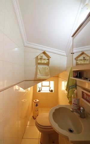 Casa à venda com 182m², 4 quartos e 2 vagasLavabo 