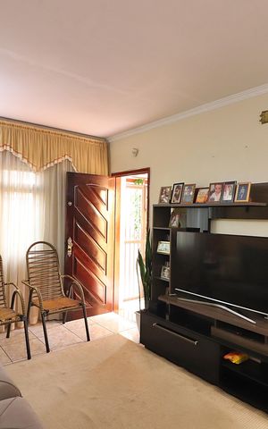 Casa à venda com 182m², 4 quartos e 2 vagasSala 