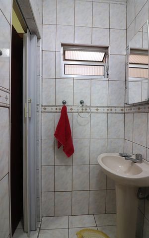 Casa à venda com 182m², 4 quartos e 2 vagasQuarto 2 - Suíte Edícula Banheiro 
