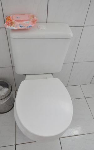 Casa à venda com 255m², 4 quartos e 3 vagasBanheiro 1