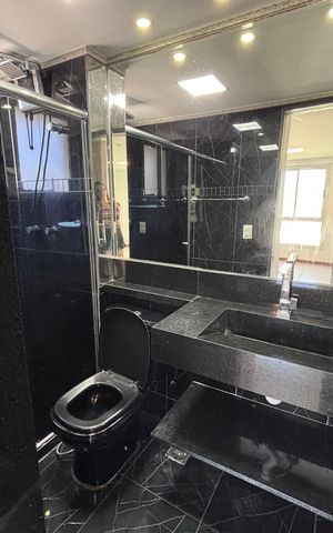 Apartamento para alugar com 198m², 4 quartos e 3 vagas Apartamento para alugar com 198m², 4 quartos e 3 vagasBanheiro do Quarto 1