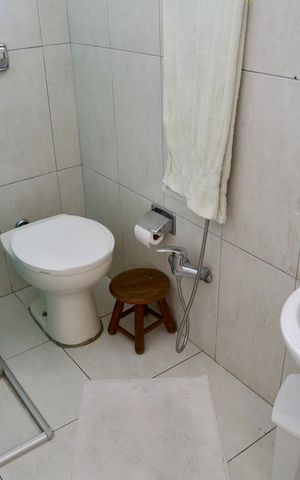 Casa à venda com 250m², 3 quartos e 2 vagas Casa à venda com 250m², 3 quartos e 2 vagasBanheiro 2