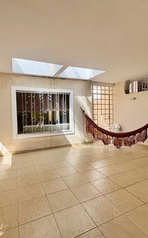 Casa à venda com 250m², 3 quartos e 2 vagas Casa à venda com 250m², 3 quartos e 2 vagasGaragem