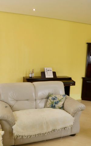 Casa à venda com 250m², 3 quartos e 2 vagas Casa à venda com 250m², 3 quartos e 2 vagasSala