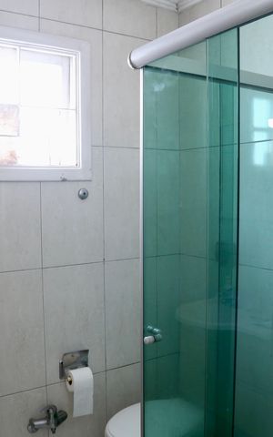 Casa à venda com 250m², 3 quartos e 2 vagas Casa à venda com 250m², 3 quartos e 2 vagasBanheiro 3