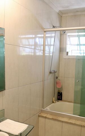 Casa à venda com 250m², 3 quartos e 2 vagas Casa à venda com 250m², 3 quartos e 2 vagasBanheiro 1