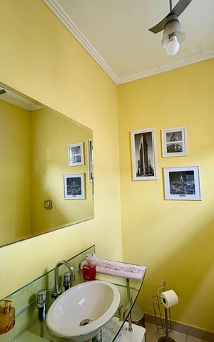 Casa à venda com 250m², 3 quartos e 2 vagas Casa à venda com 250m², 3 quartos e 2 vagasLavabo