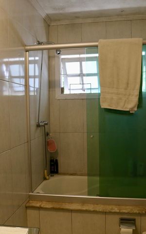 Casa à venda com 250m², 3 quartos e 2 vagas Casa à venda com 250m², 3 quartos e 2 vagasBanheiro 1