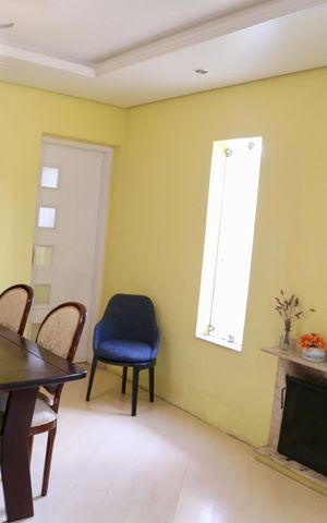 Casa à venda com 250m², 3 quartos e 2 vagas Casa à venda com 250m², 3 quartos e 2 vagasSala