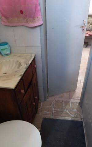 Casa à venda com 90m², 5 quartos e 4 vagasBanheiro 1