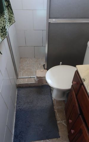Casa à venda com 90m², 5 quartos e 4 vagasBanheiro 1