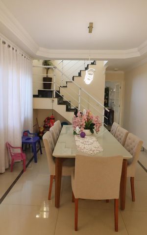 Casa à venda com 226m², 4 quartos e 5 vagasSala